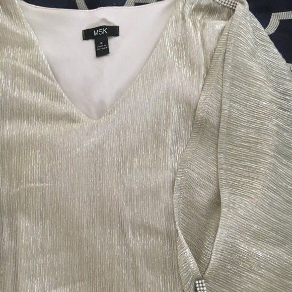 Beautiful metallic dress with embellishments - Picture 3 of 4